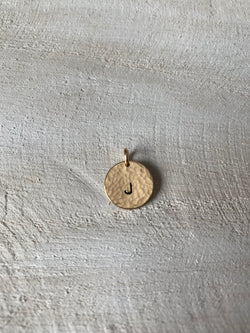 LYNN - INITIAL DISC (Hammered finish)